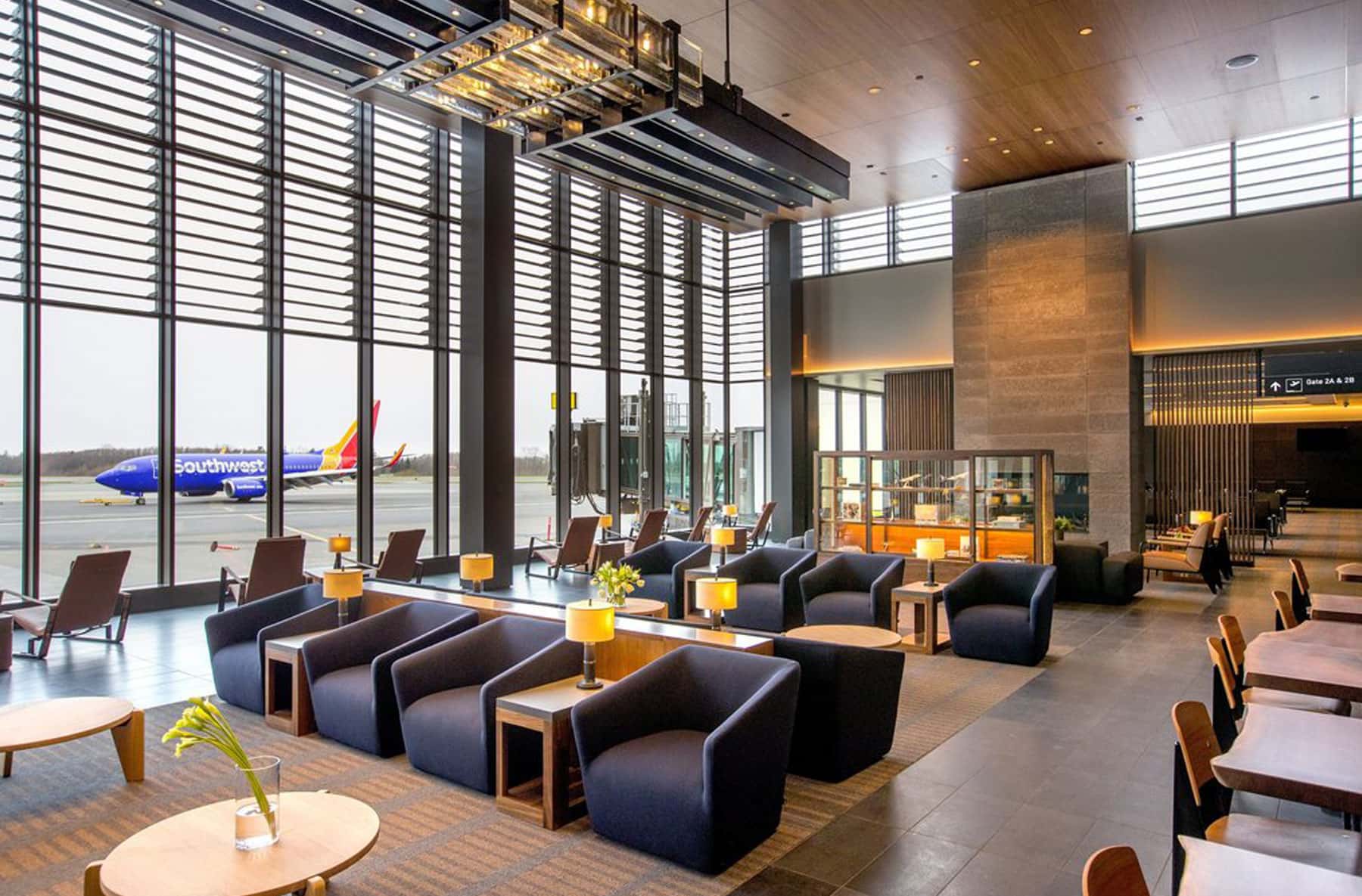 Strategies for Overcoming Crowded Airport Lounges